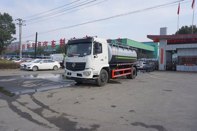 東風D3  12方    吸汙車