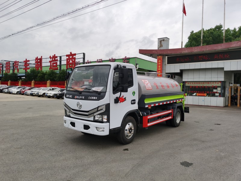 東風多利卡   5噸  灑水車